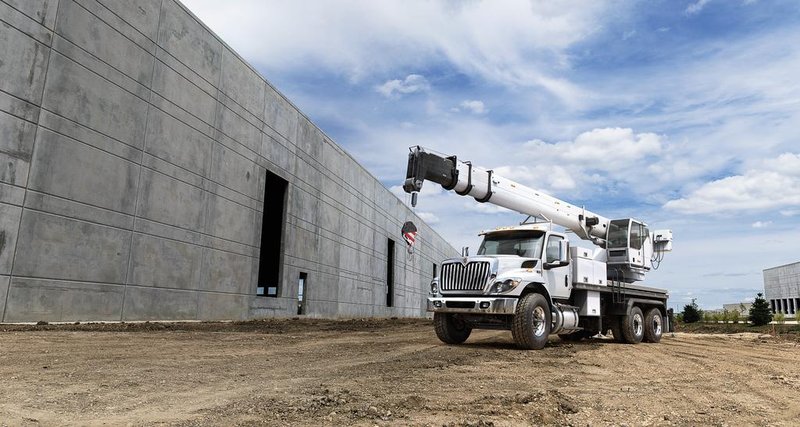 HV INTERNATIONAL GRÚA