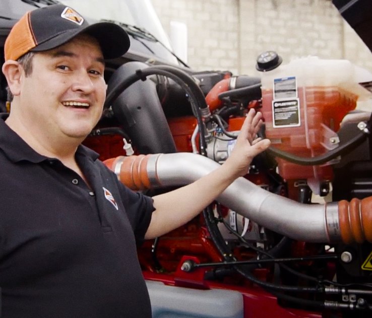 Cómo mantener y reparar el sistema de refrigeración en camiones de carga pesada