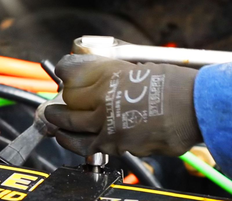 GUANTE Y LLAVE INGLESA2 (1)