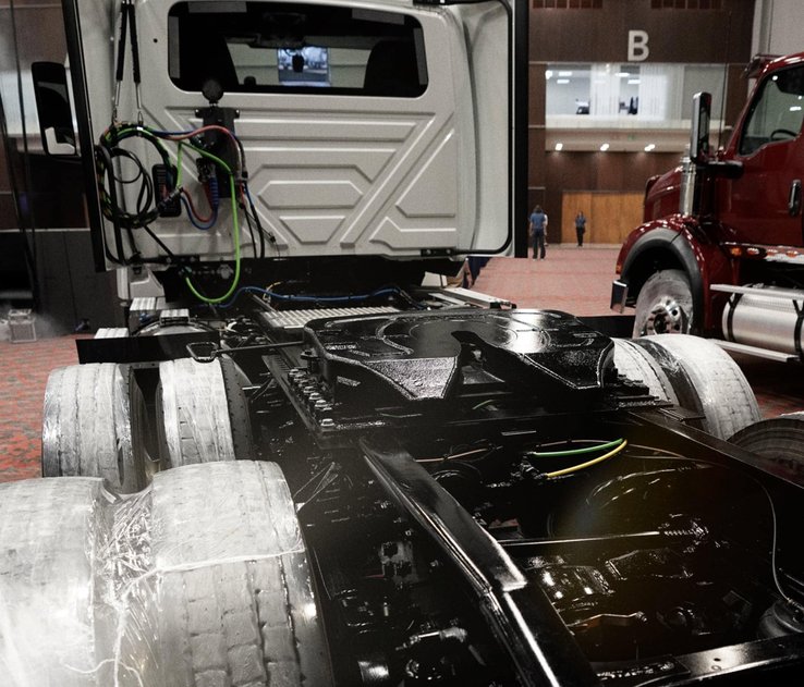 Importancia del Mantenimiento del Sistema de Dirección Hidráulica en Camiones de Carga Pesada-min-min-min