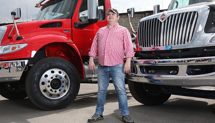 {{ video.image.default_alt_text }}