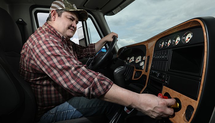 {{ video.image.default_alt_text }}