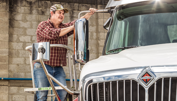 {{ video.image.default_alt_text }}