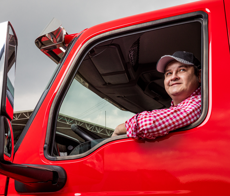 Juan_Rueda_en_su_camion_sonriente_738x631