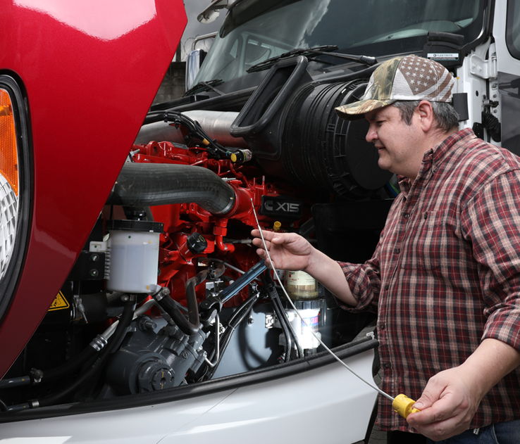 Juan Rueda haciendo cambio de Aceite_