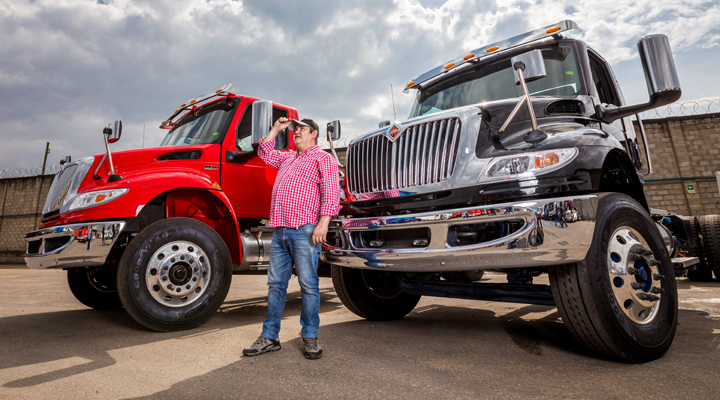 Juan Rueda_viendo al taller
