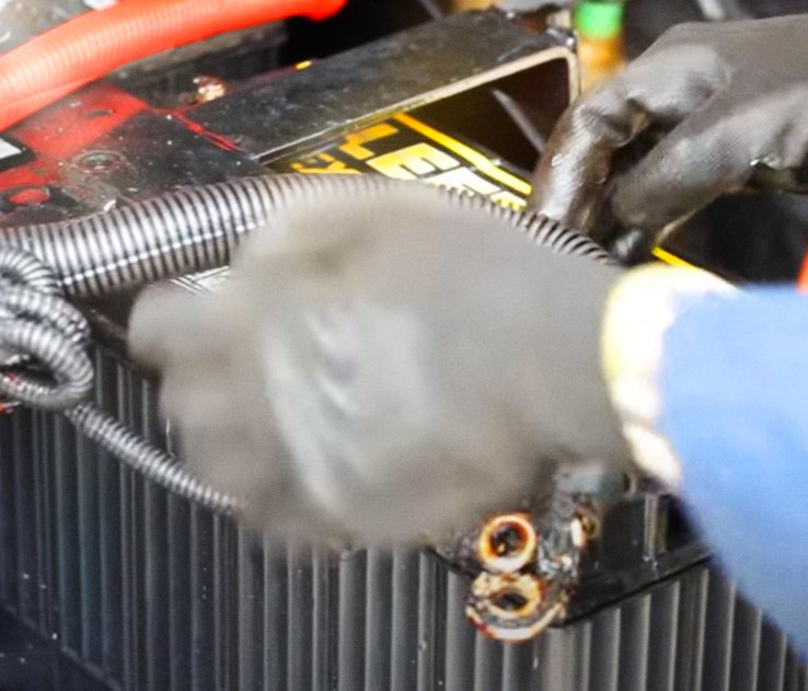 Reemplazo de Baterías_ Cómo cambiar la batería de un camión de manera segura