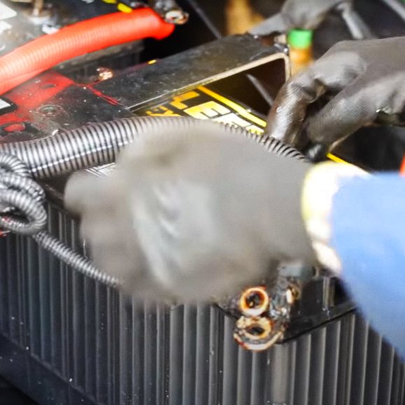 Reemplazo de Baterías_ Cómo cambiar la batería de un camión de manera segura